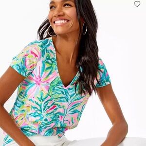 Lilly Pulitzer Etta V-Neck One in A Melon Shirt - Size XS